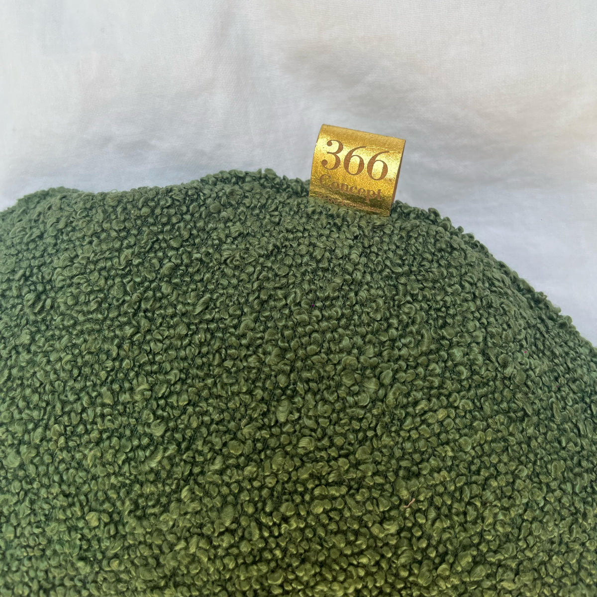 366 Concept, Coussin rond Ø 31 cm - Boucle Bottle Green XS


