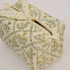 Paper Mirchi, Trousse de toilette - Treillis floral crème au beurre